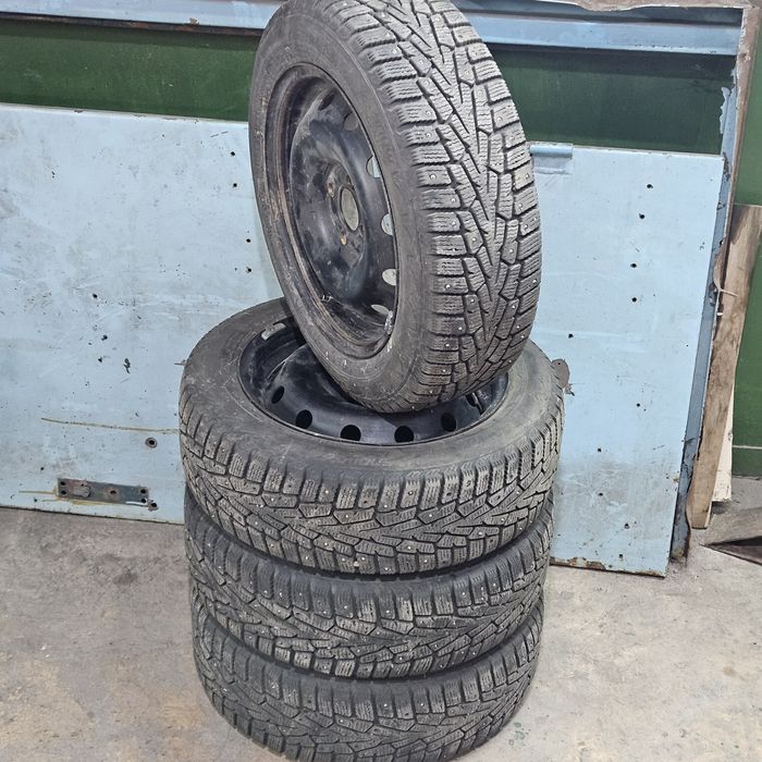 Продам комплект резины с дисками 4/100 резина 185 60 R15