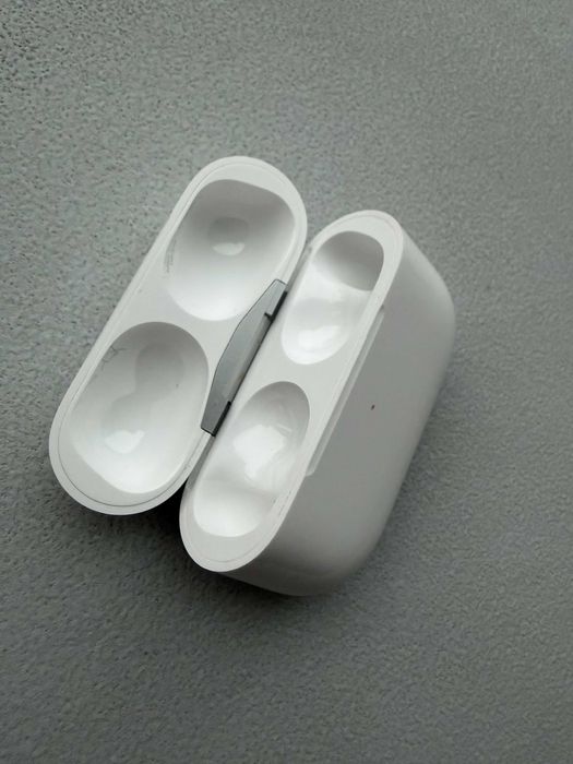 Apple AirPods Pro 2 кейс с usb-c A2968, без слушалки (case only)