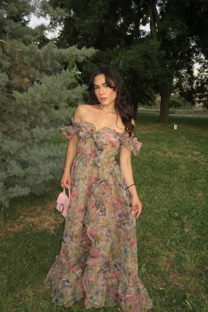 Рокля по модел на miss rosier