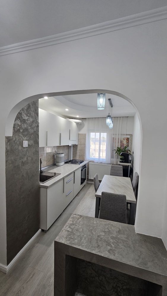 Apartament 2 camere cu garaj sub bloc zona Gheorghe Lazar