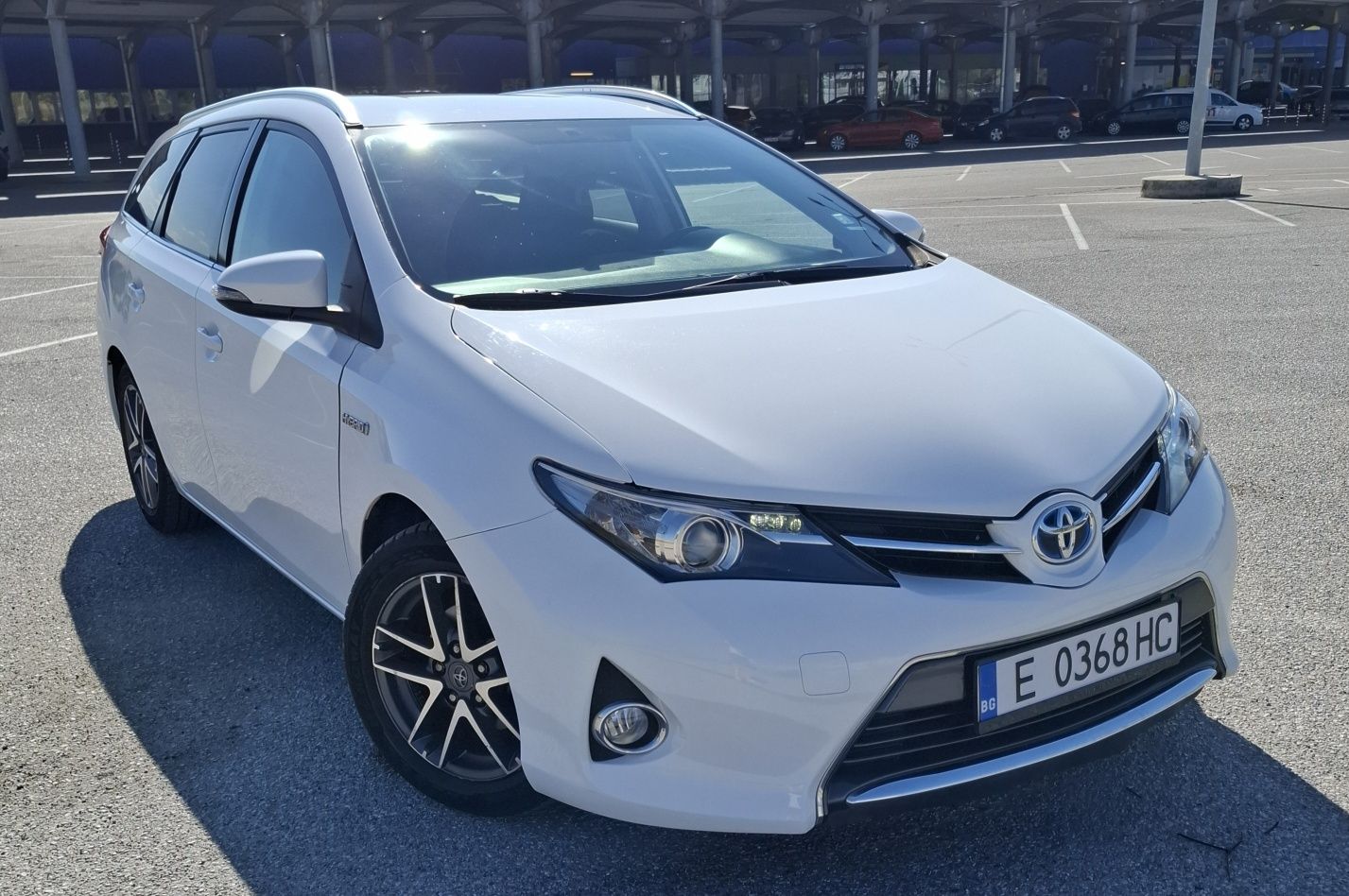Toyota Auris 1.8 Hybrid  99 к.с 2015г.
145 000 км
Напълно обслужена
См