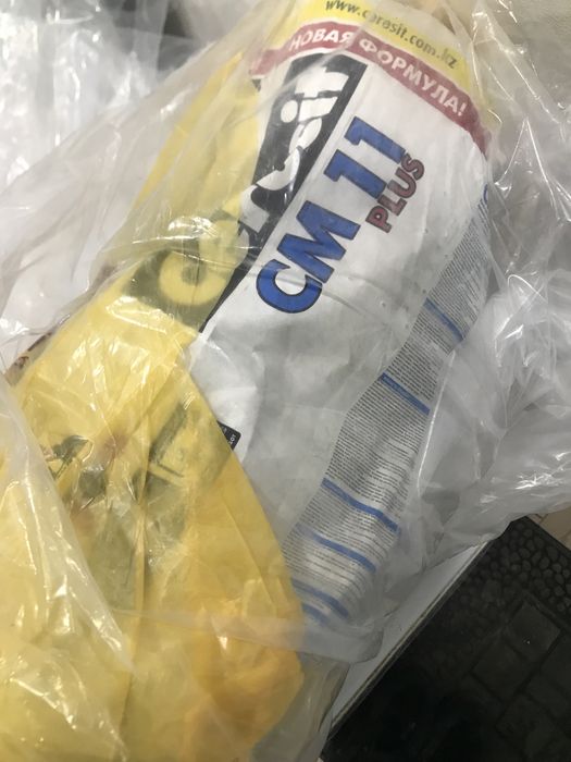 Продам мешок плиточного клея за пол цены. Остался после ремонта.