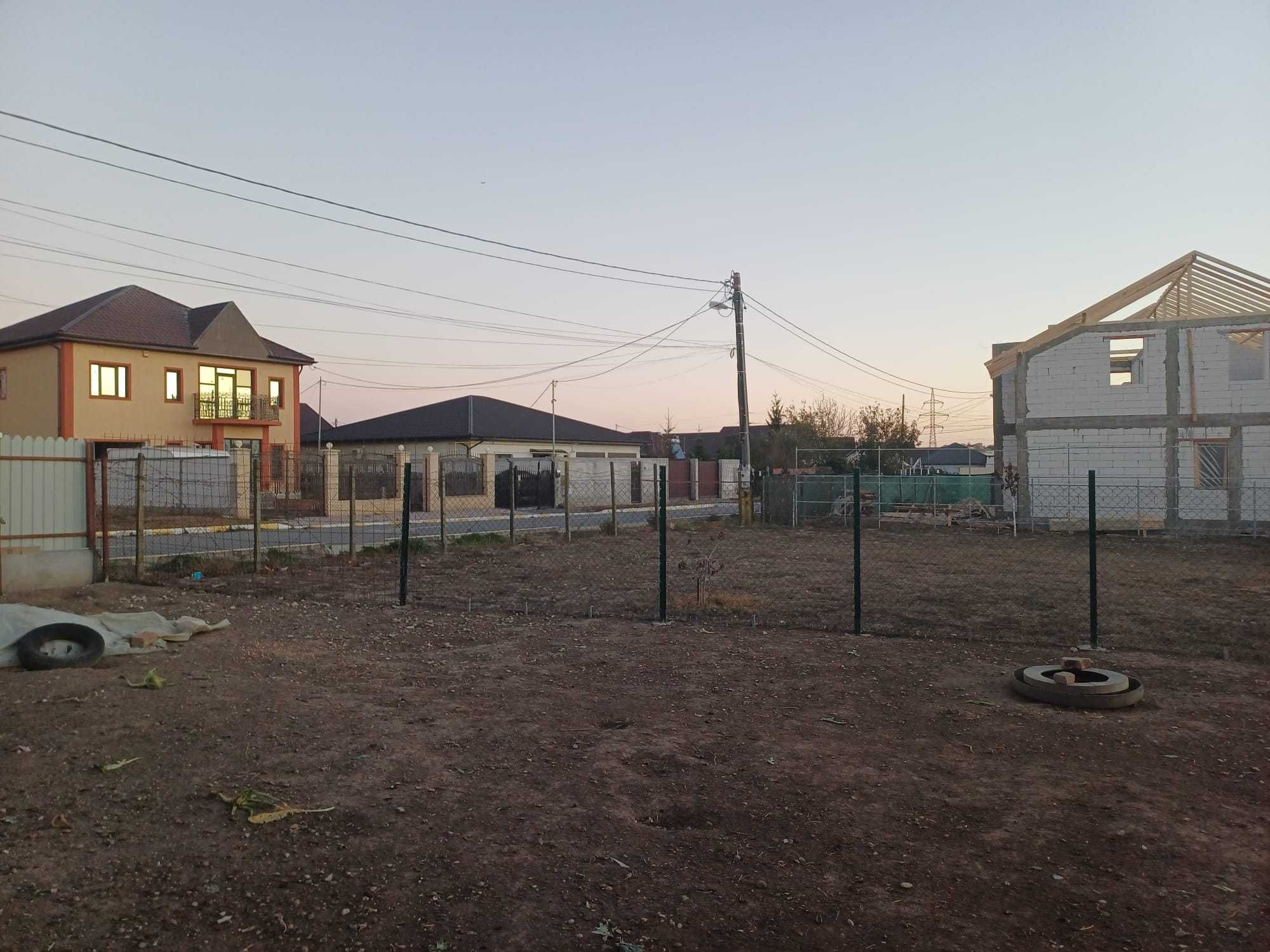 Valu lui Traian – 2 terenuri de 500 mp, cu livadă și utilități!