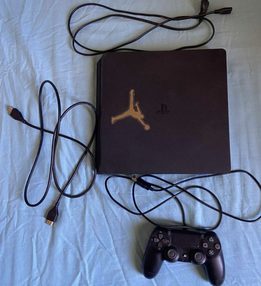 Playstation 4 slim