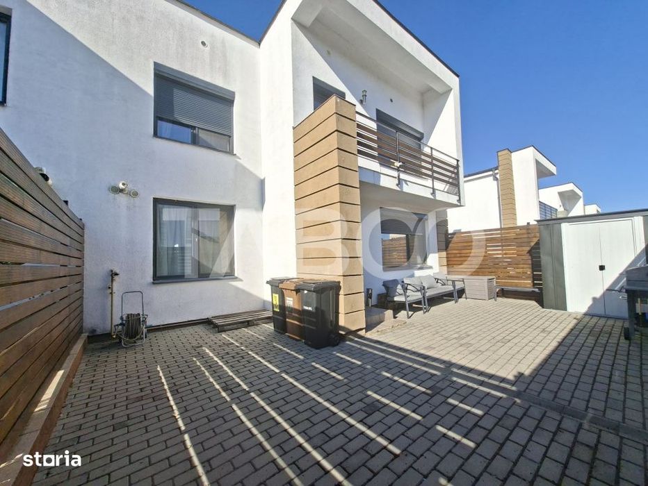 Casa de vanzare in Zavoi cu 3 camere 2 bai curte libera de 50 mp