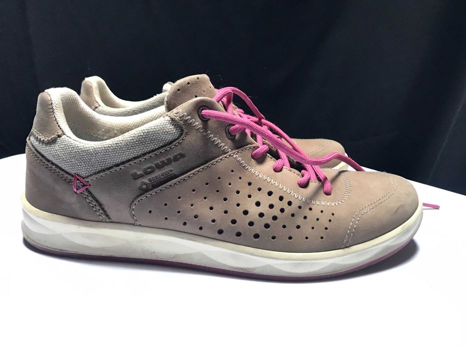 Дамски обувки LOWA -  Gore tex