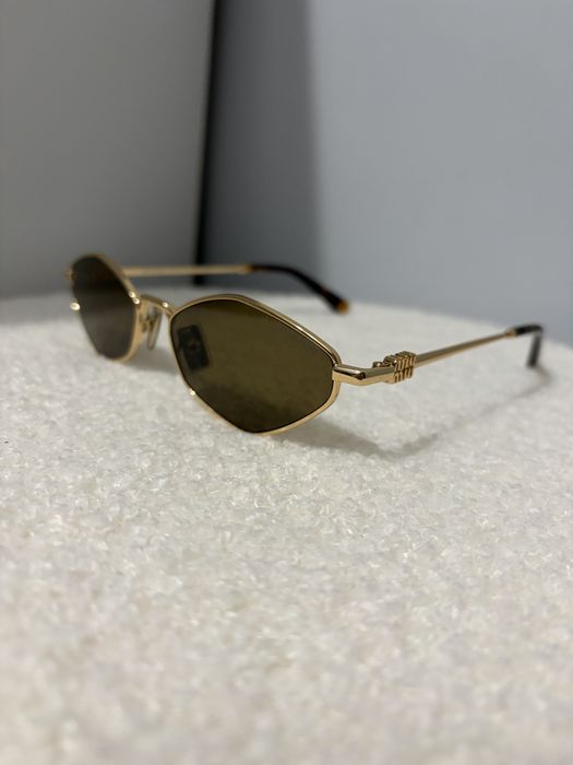 Miu miu слънчеви очила