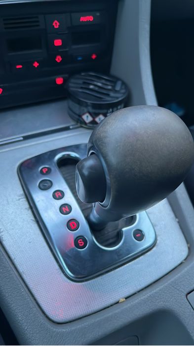 Vând Audi A4b7 - automat