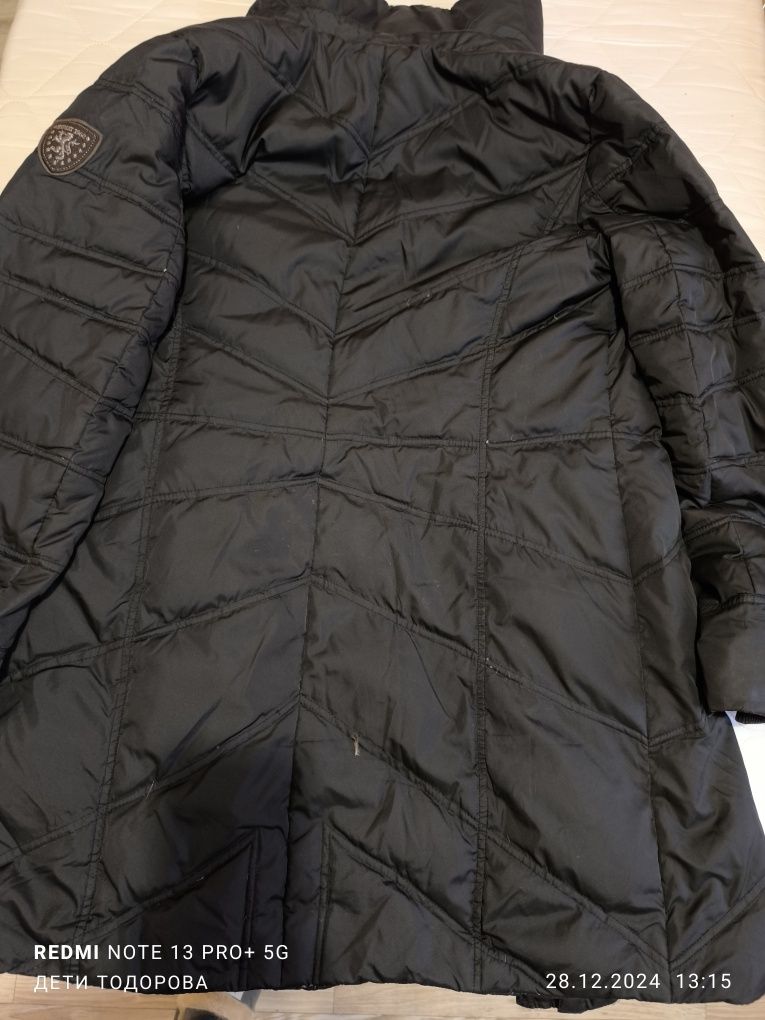 Продавам ново,марково яке Esprit.