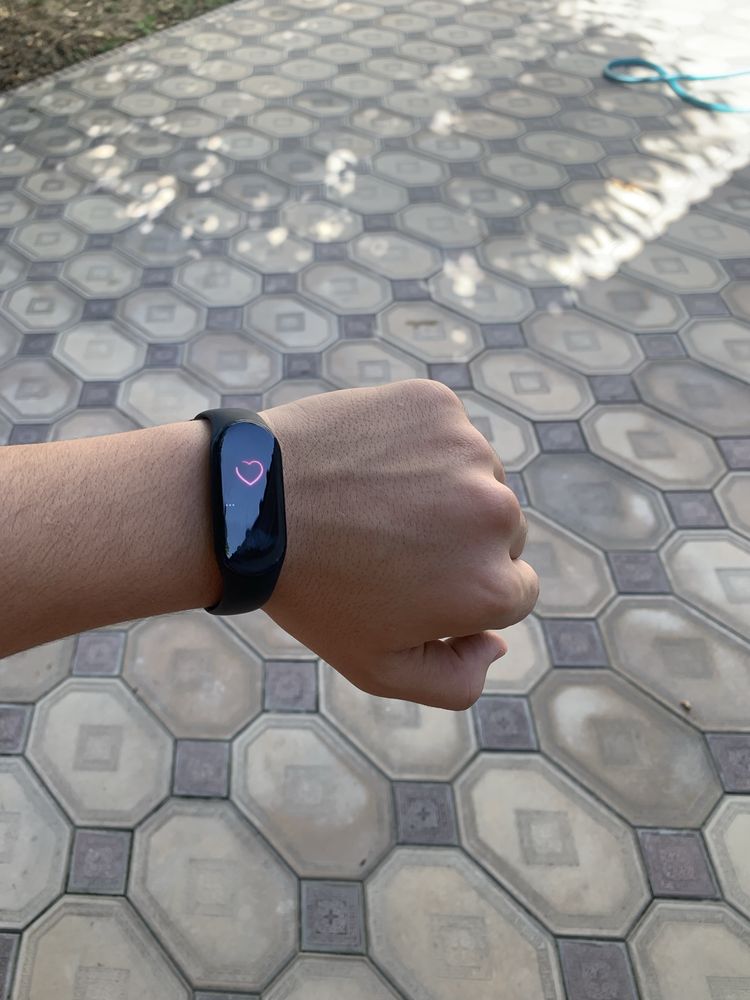 MI band 7 pochti yengi
