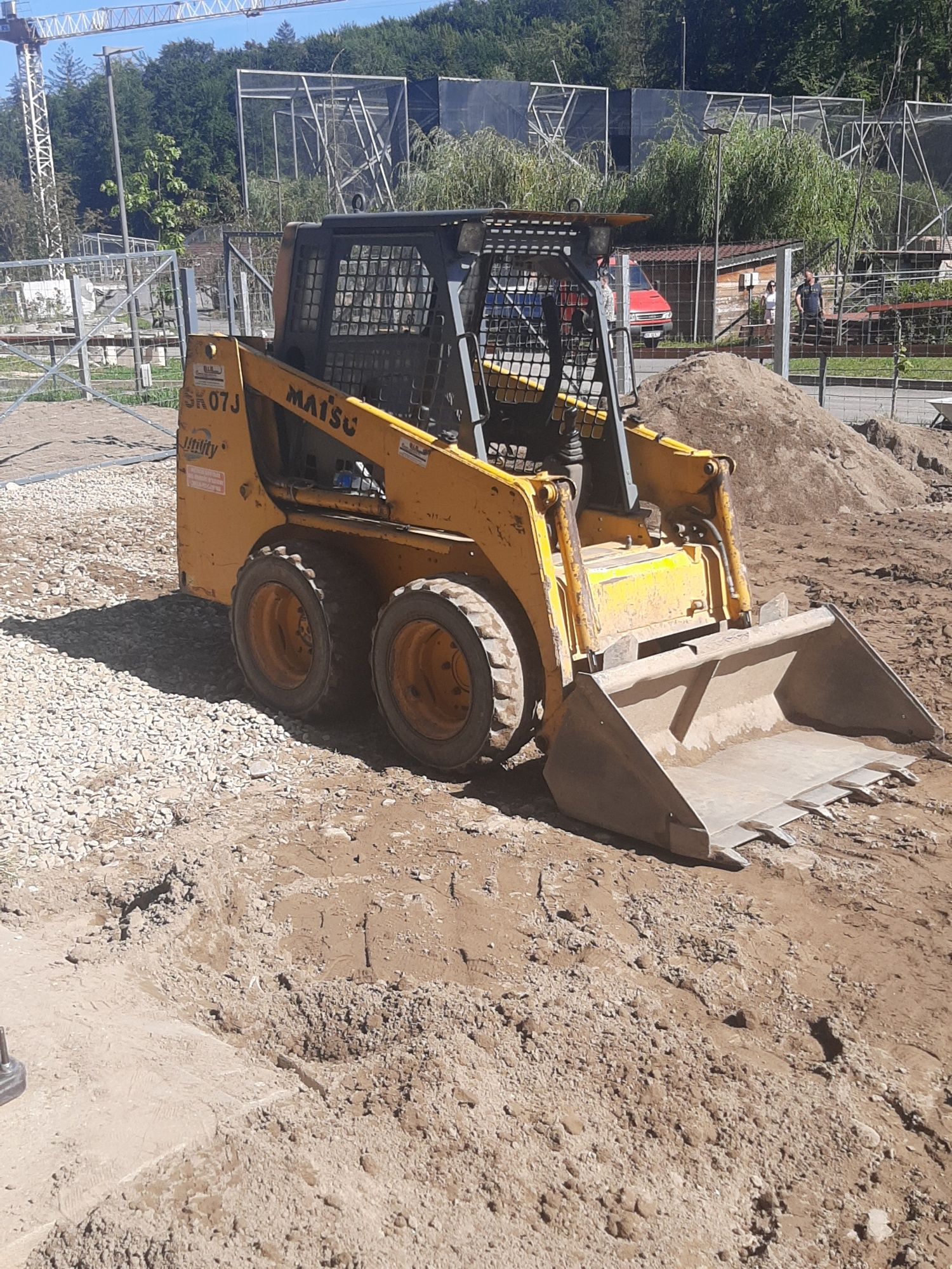 bobcat și   basculă 3.5t de închiriat