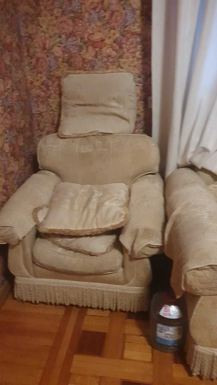 Продам диван и два кресла б/у