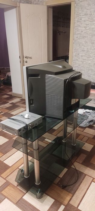 Продаю телевизор с подставкой и ресивером