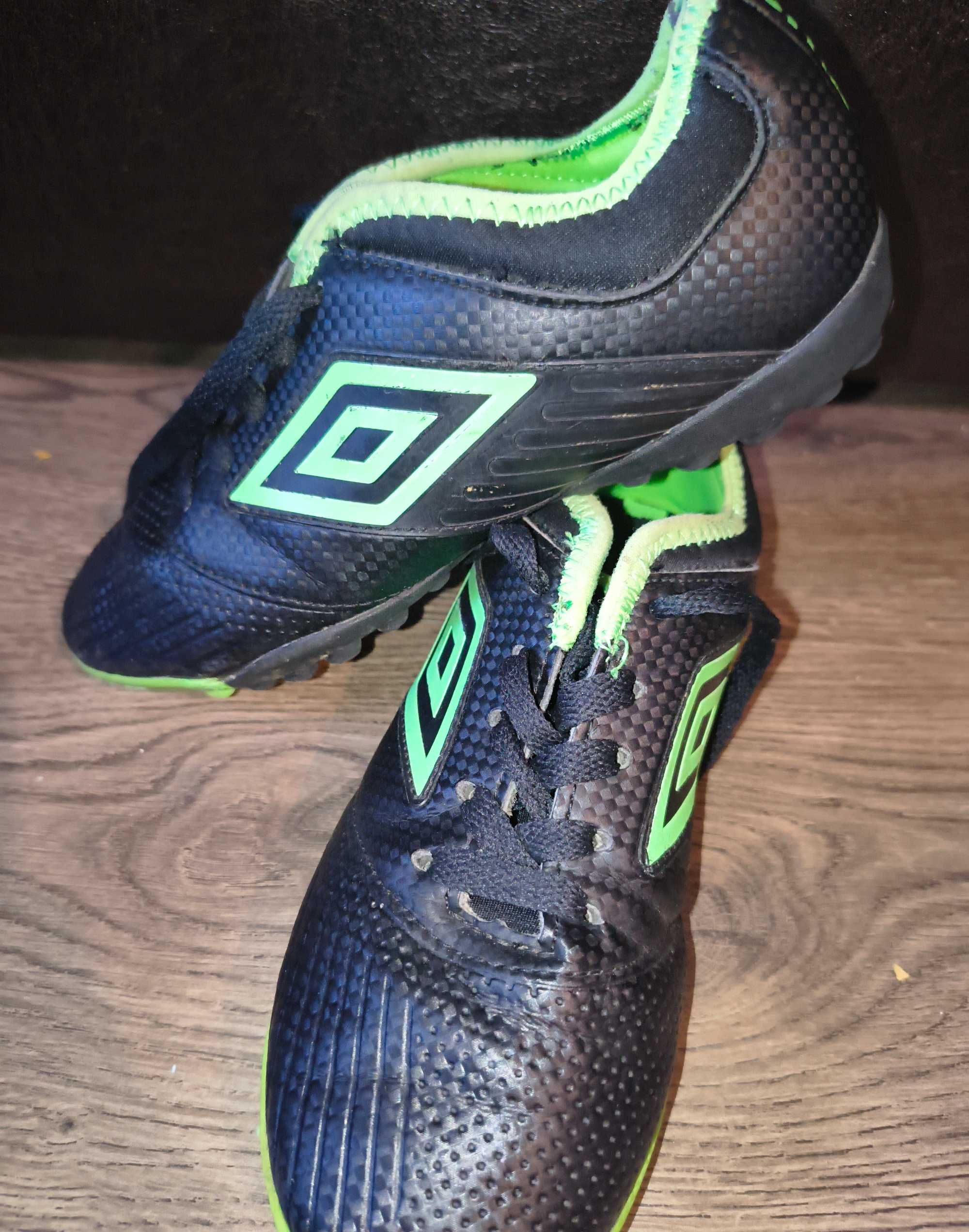 Обувки Umbro за футбол