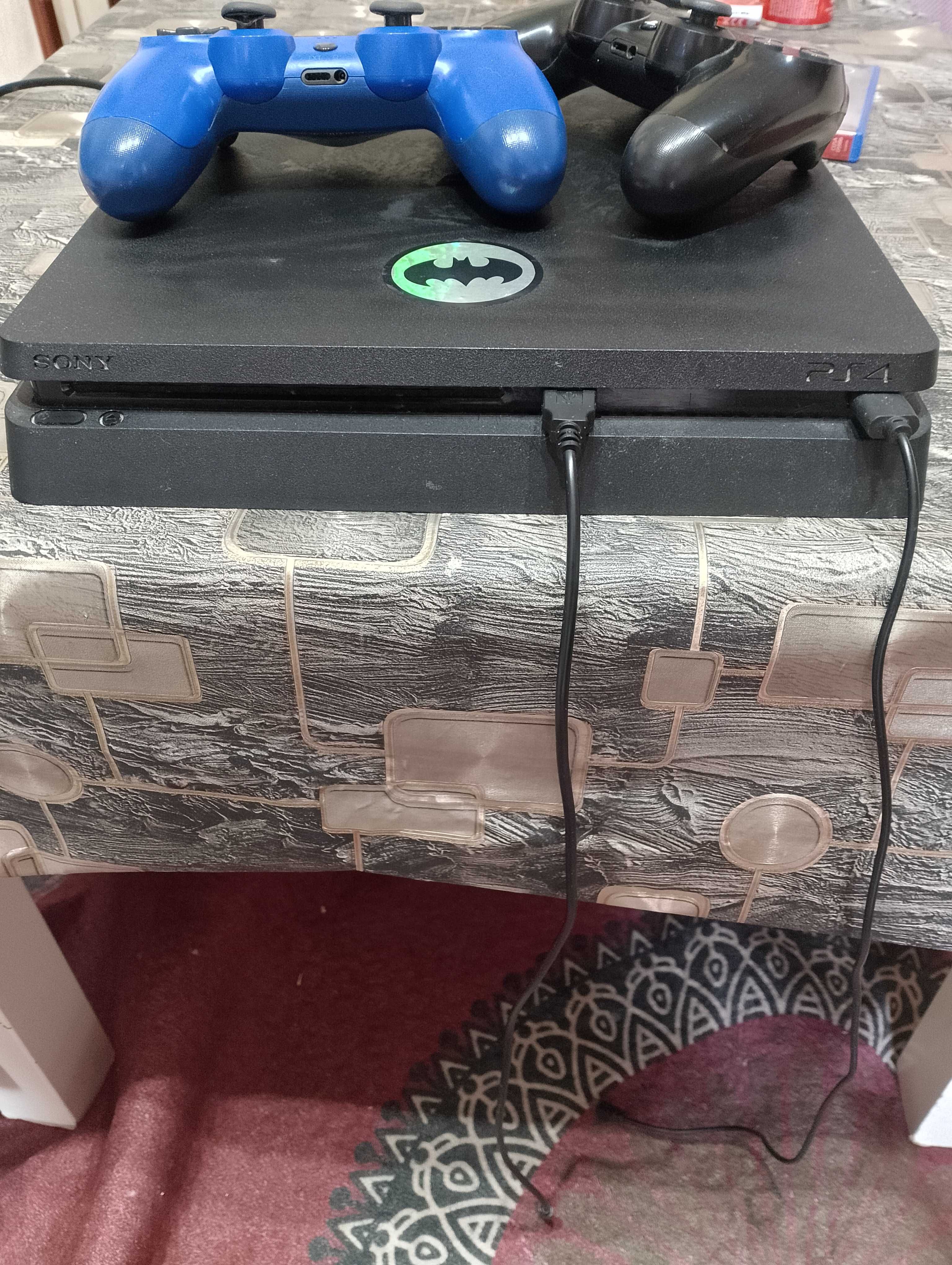 Продава PlayStation 4 слим
