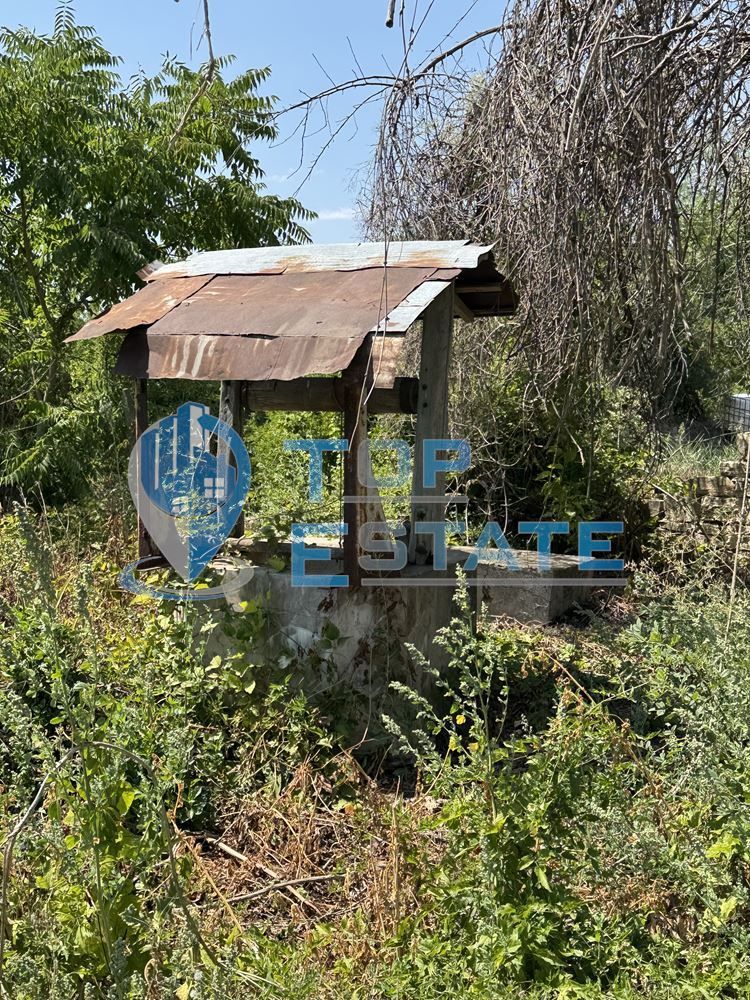 Тухлена къща с кладенец и стопаснки постройки в село Горски Сеновец