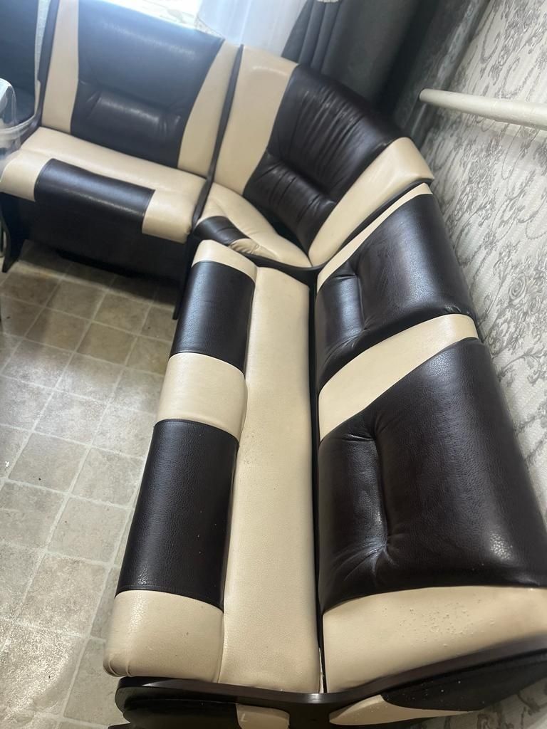 Продам угловой кухонный диван