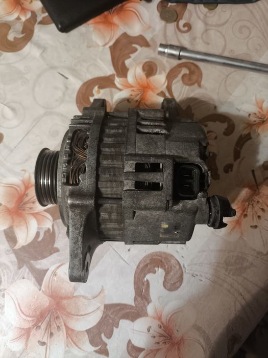 Продам генератор на Mazda Demio 96 - 99 г.в.