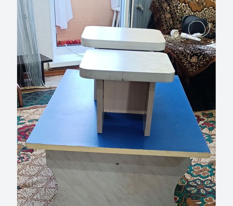 Продам детскии стол