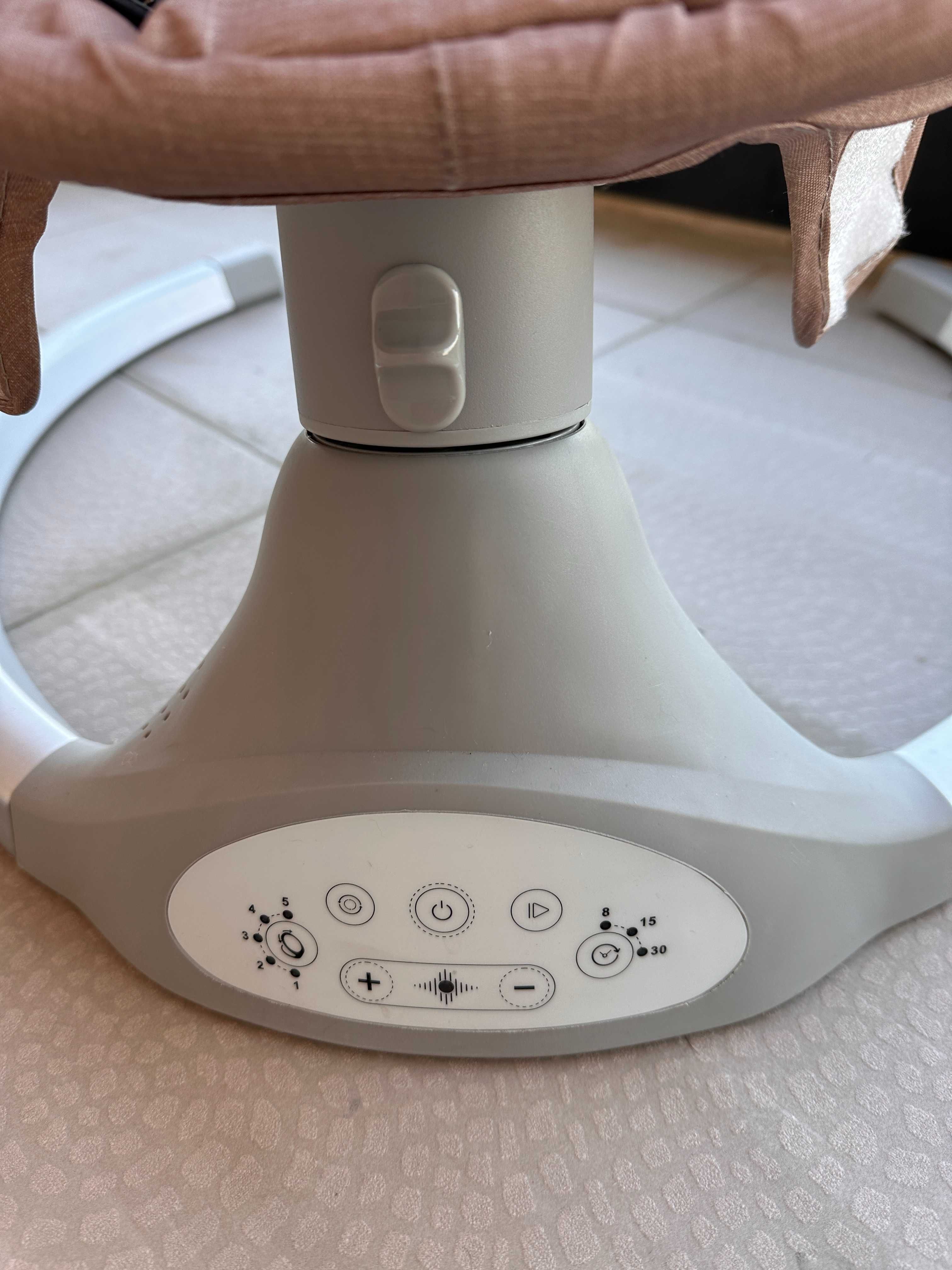 Продавам CHIPOLINO електрическа бебешка люлка NEST