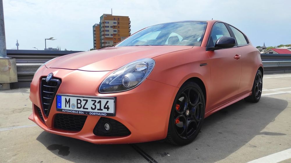 Alfa Romeo Giulietta navi, piele, folie oracal, suspensie Eibach, incalzire in scaune, E5