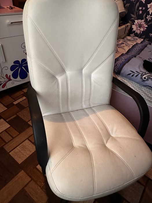 Продам кресло белое