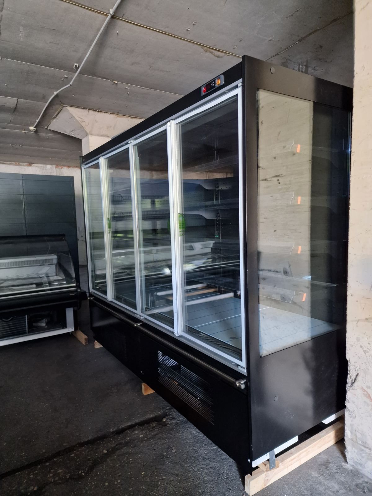 Крайстенна хладилна витрина SARDINYA L2500