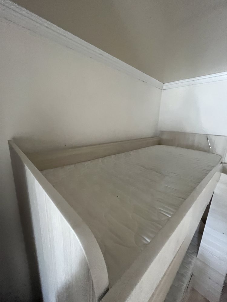 Продам двухэтажную кровать