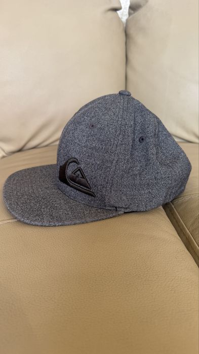 Quiksilver flexfit - шапка с козирка