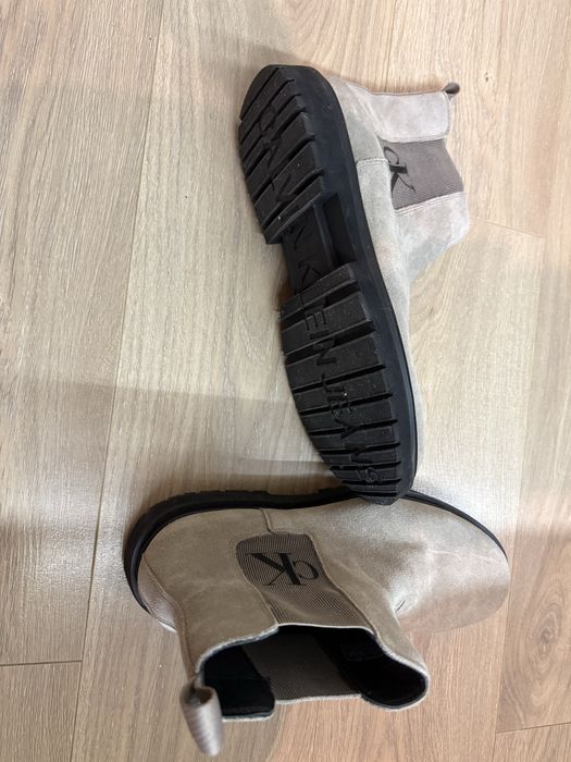 Продавам високи мъжки велурени обувки Calvin Klein