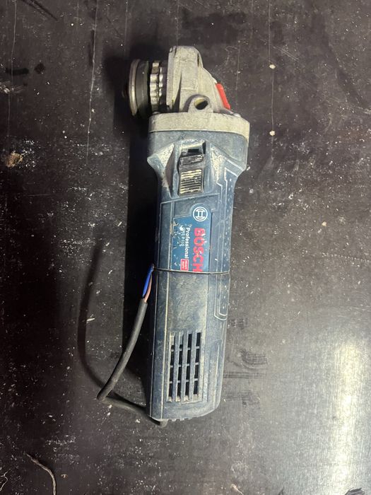 Угловая шлифовальная машина (болгарка)