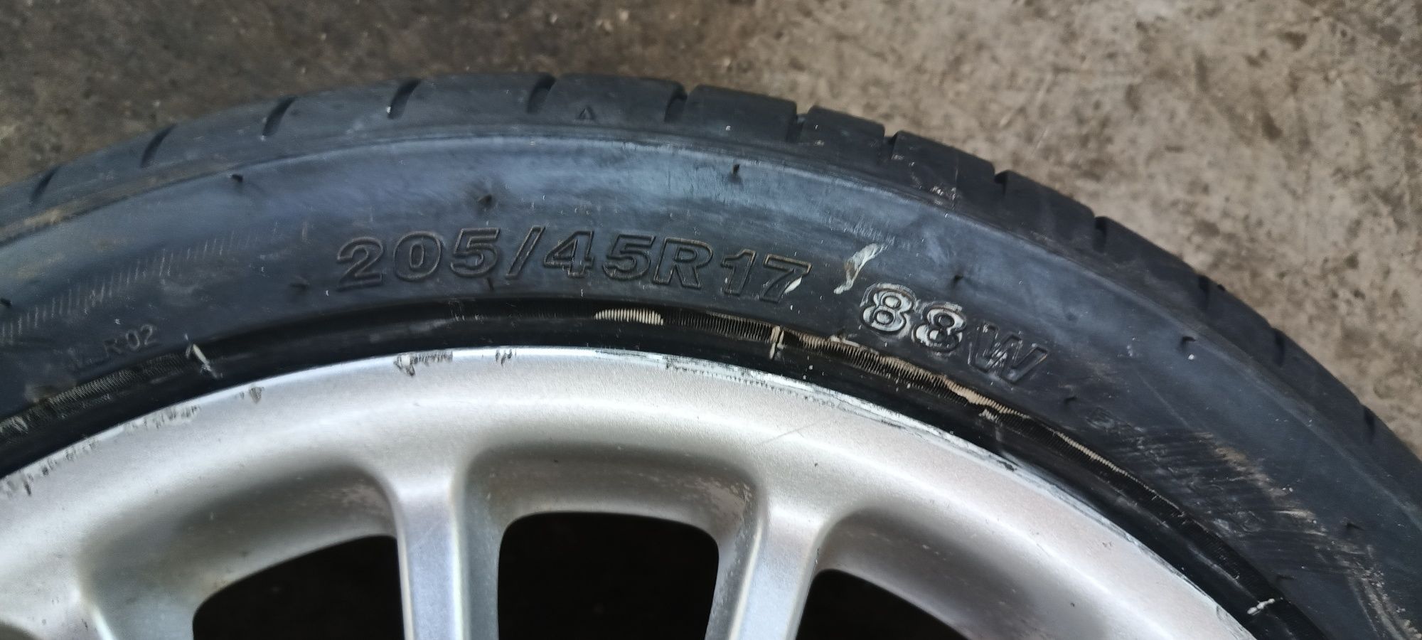 Продавам 4 бр. Летни гуми с джанти 17 ц 205 / 45R 17 -7JX17CH-45 600ле