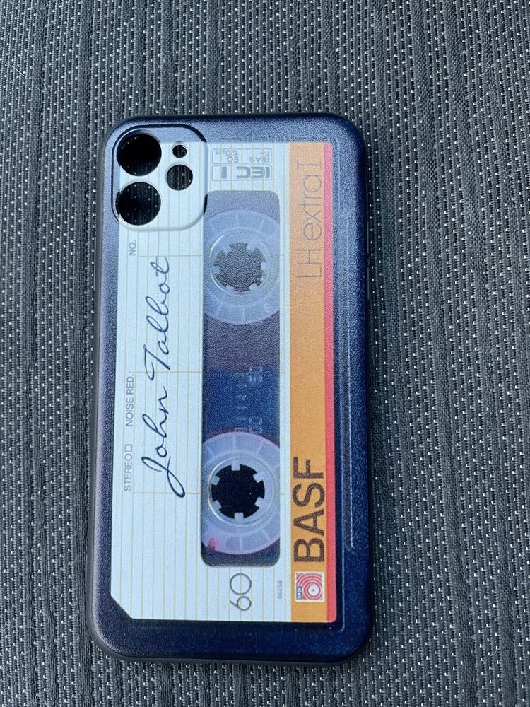 Husa iPhone 11 - model casetă