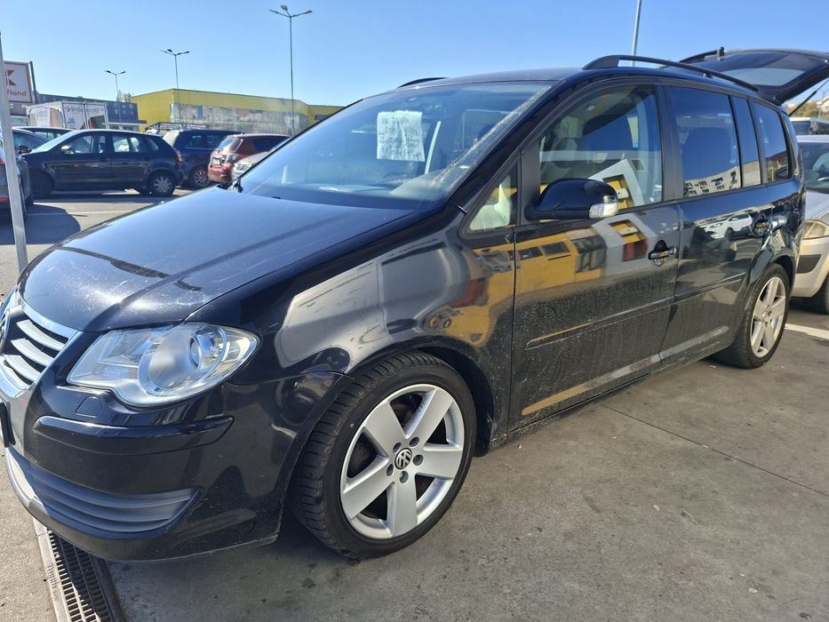 Vw touran facelift 1.9 tdi 105cp Germania 6+1 viteze jante 17 .