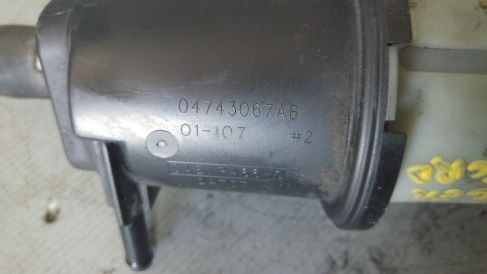 vas lichid frana chrysler voyager 2.5 crd enj 2000-2008 04743067ab