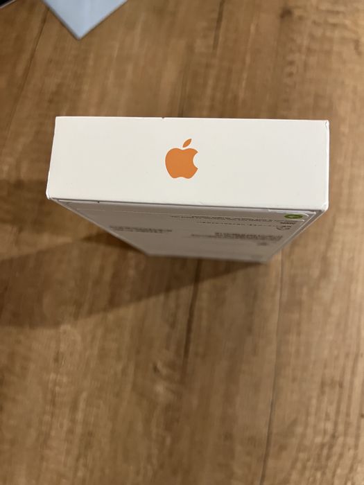 Продавам чисто нов неотварян iPhone 17 PRO оранжев 256GB