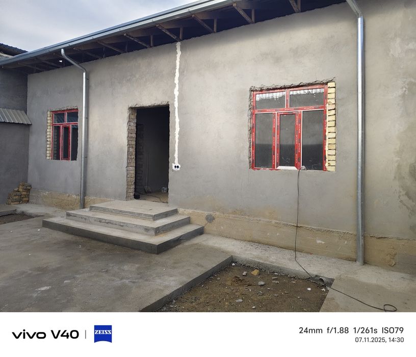 Zangata rayonda 2.2 sotix uy sotiladi...SROCHNA...