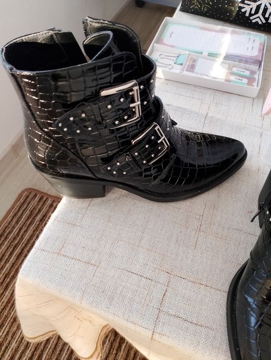 Ghetuțe de dama din piele lacuita