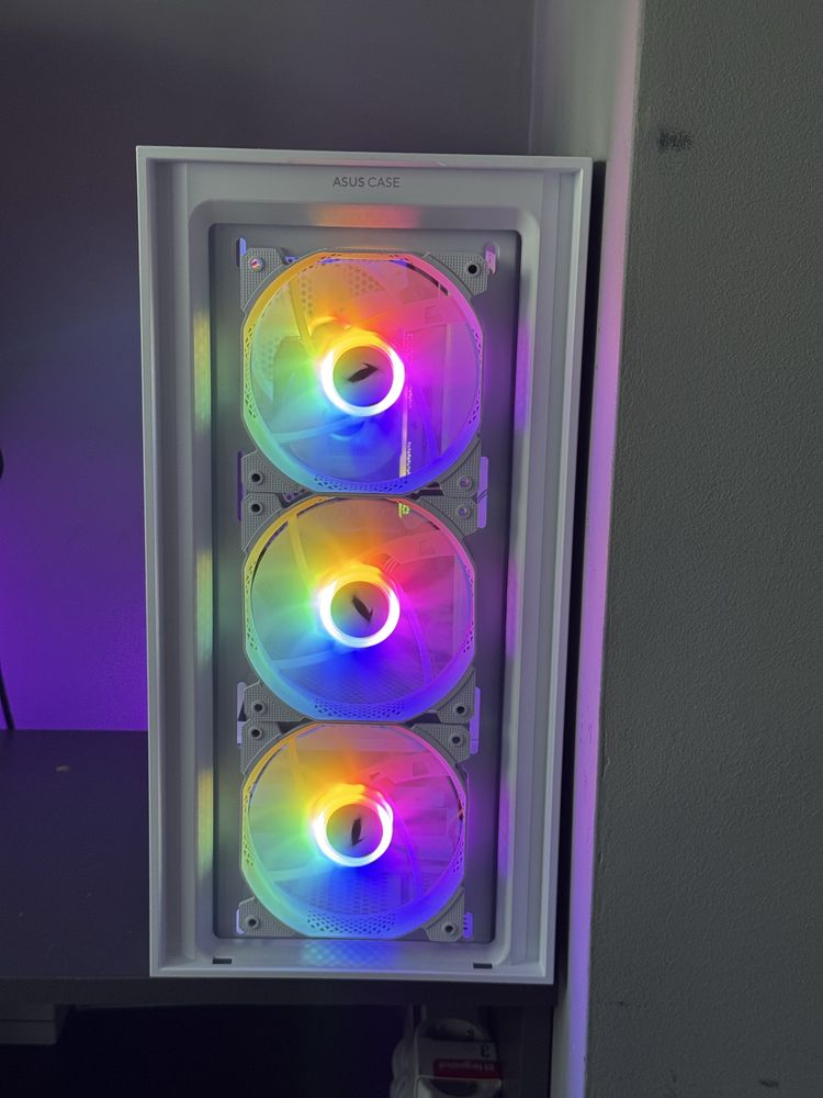 Геймърски компютър (Ryzen 5 5600, 1660 super, 32GB ram, 2TB)