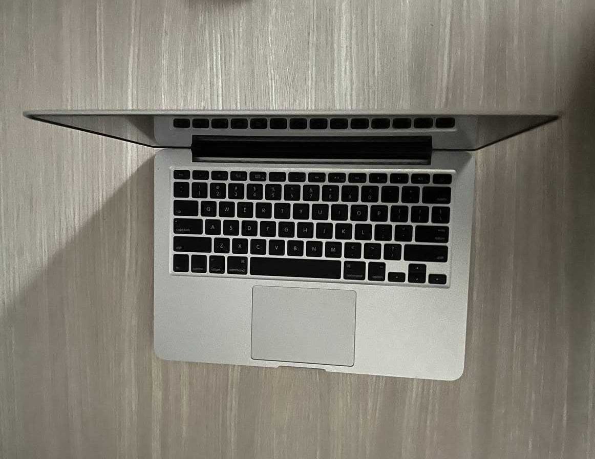 MacBook Pro 13.3" Retina (i5, 8Gb LPDDR3, 256 SSD) СРОЧНО