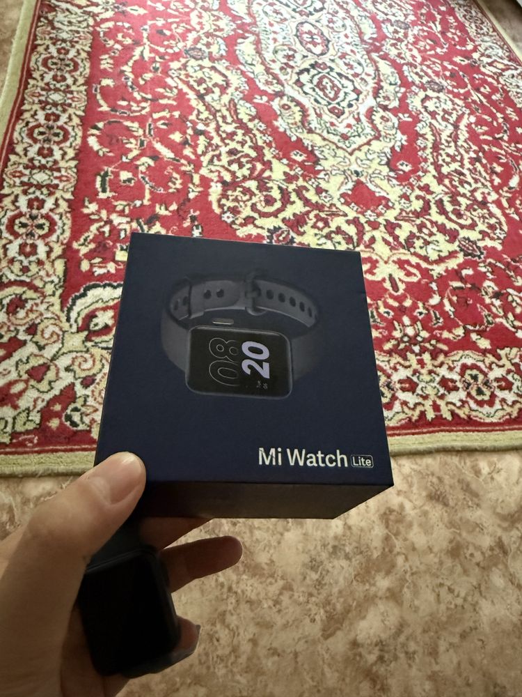 Продам смарт часы Mi Watch lite.