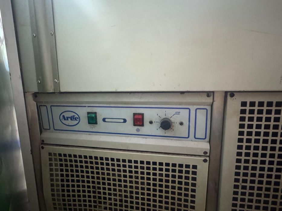 Хладилна витрина за торти