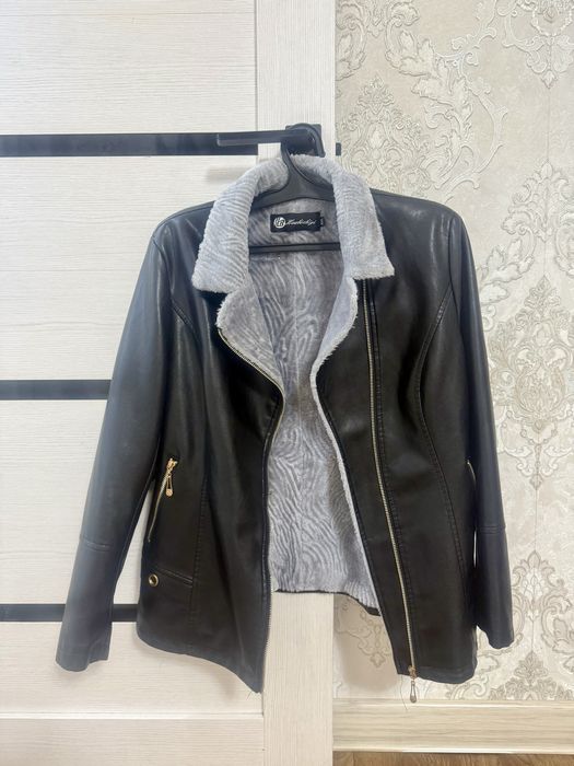 Новый кожаный куртка