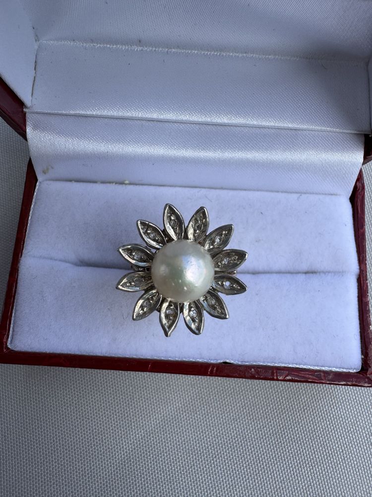 Inel din aur, perla si diamante montate in argint