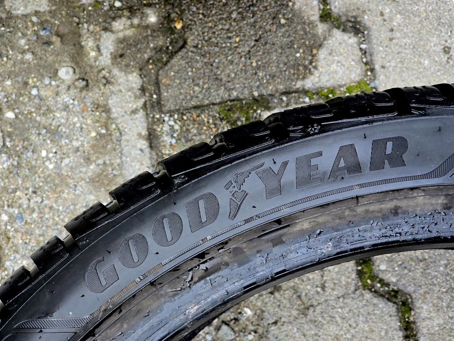 235 40 19 good year