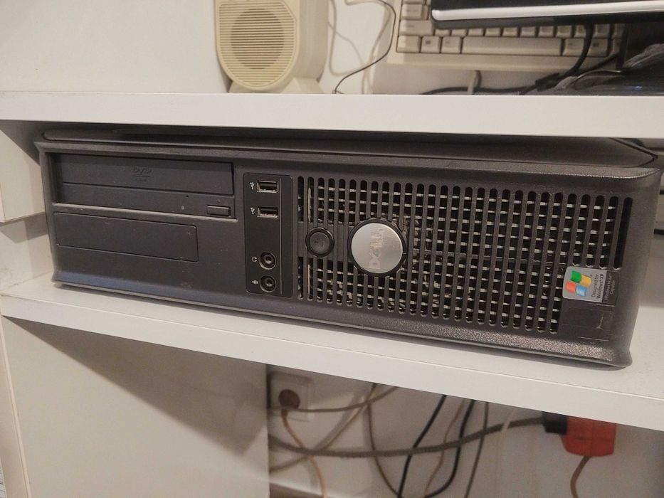 Компютър настолен Dell