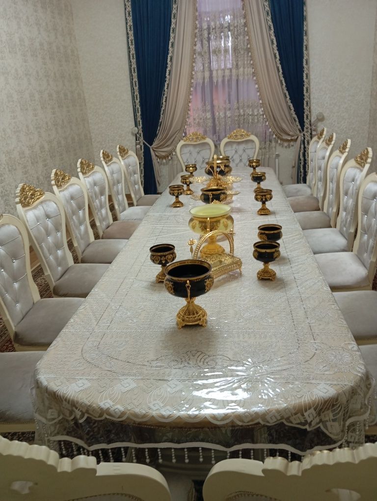 Стол стул и шифонер
