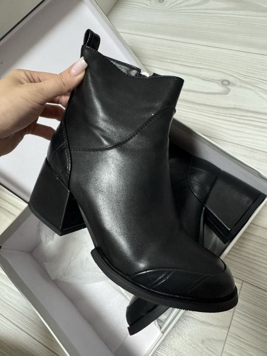 Продам ботинки в идеале 10000 тенге