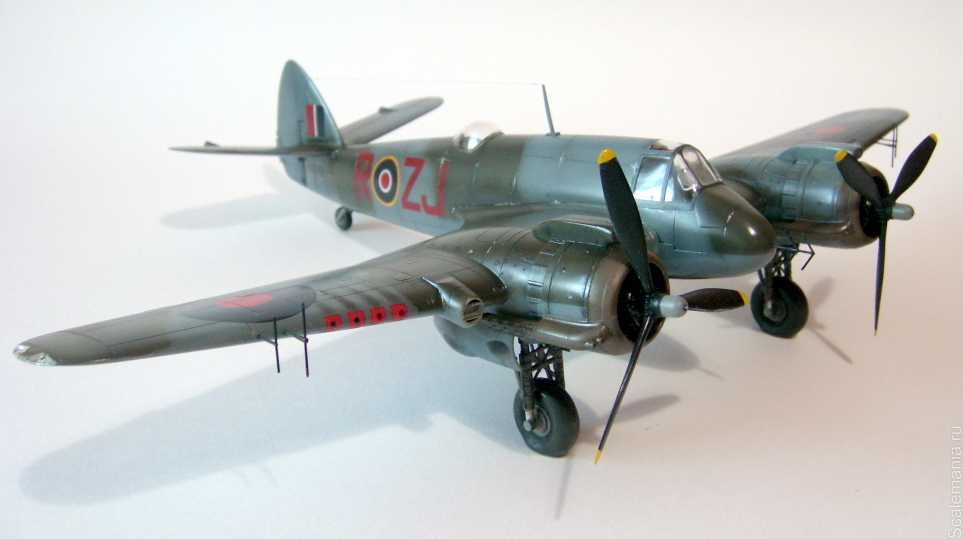 сборная модель самолёта торпедоносца Bristol Beaufighter 1/72 NOVO