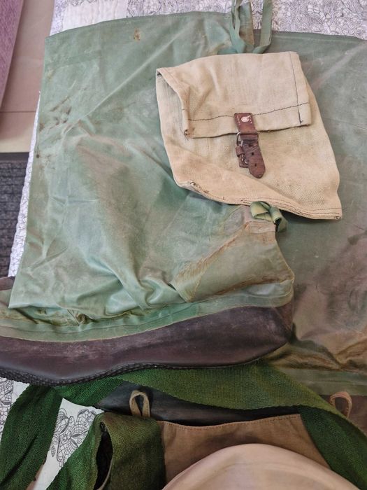 Продават се стари военни принадлежности